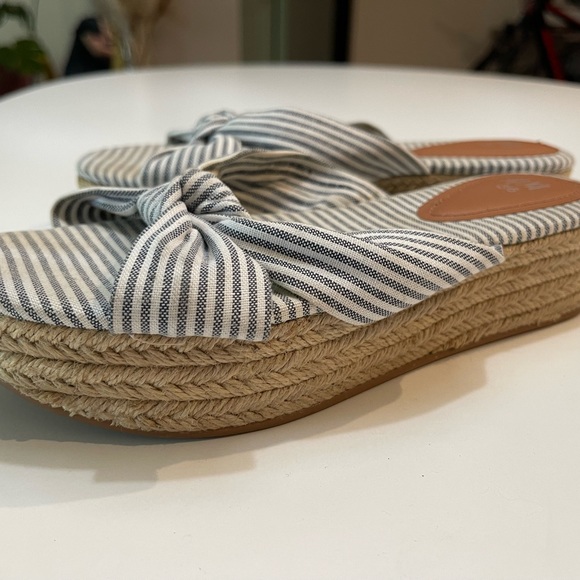 Blue and White Summer Flats From H&M - Picture 2 of 4